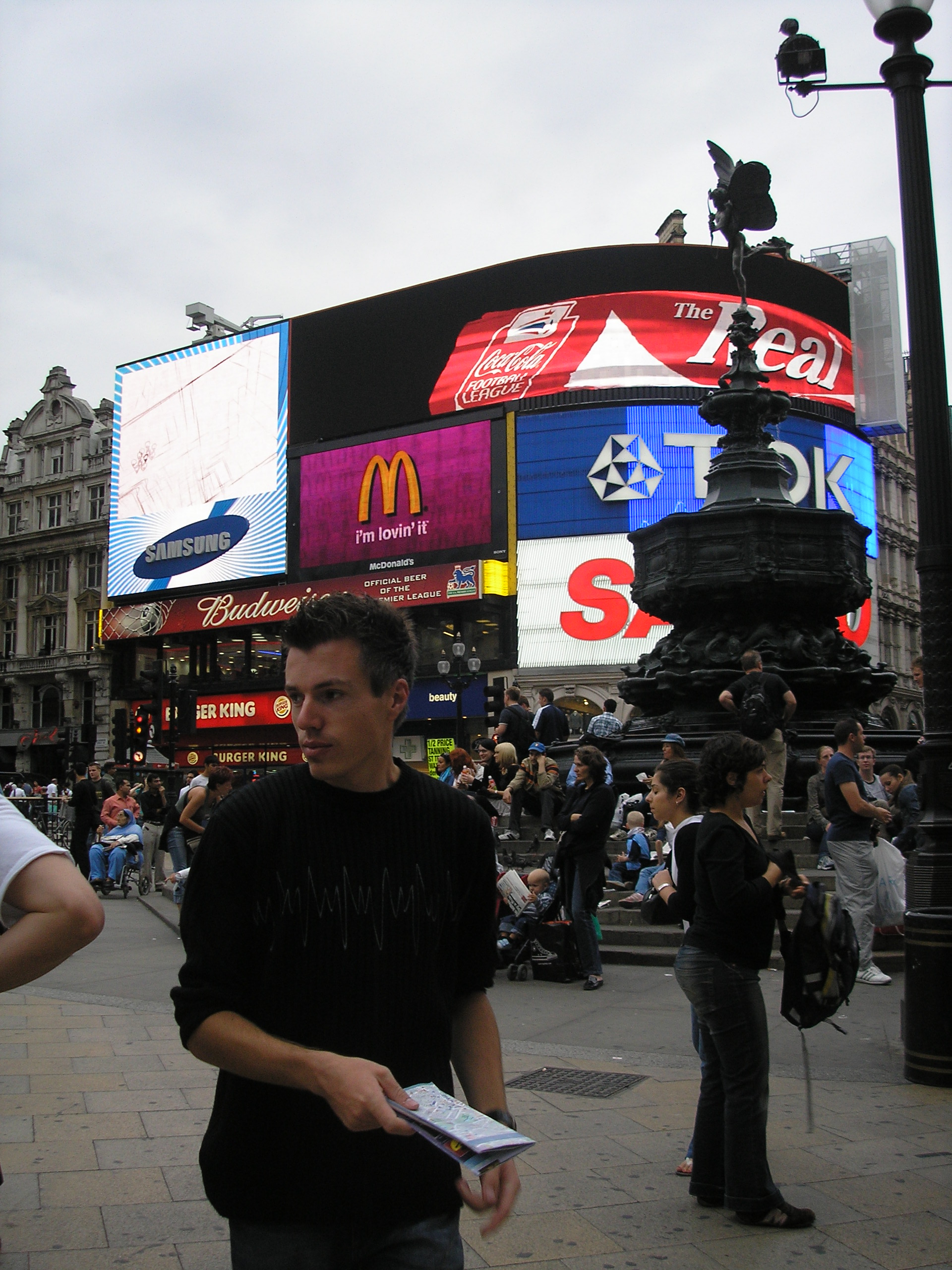 Piccadilly Circus, Londýn